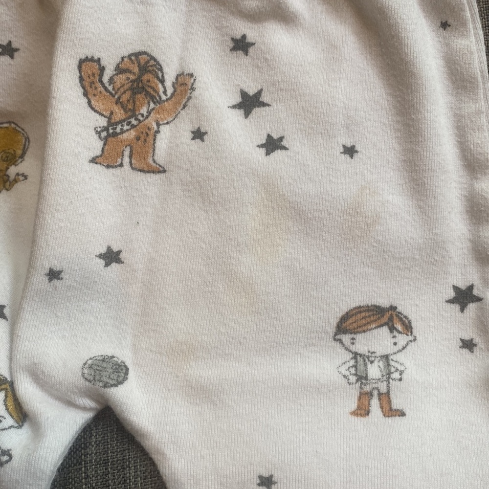 Star Wars Baby Gap Bundle! 3-6 M. 2 Pants, 3 LS onesies, 1 pajamas, 1 sweatsuit - Picture 3 of 16